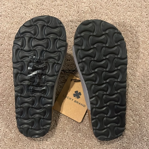 Lucky Brand Girls Sandals. Size 1. Brand New. Never worn. - Picture 5 of 6